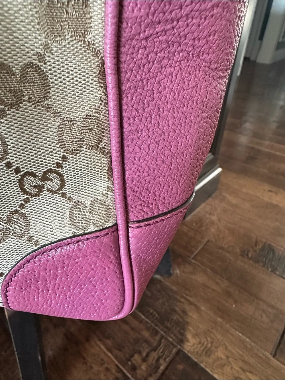 Authentic Gucci Beige GG Canvas Tote crossbody with Fuchsia Leather Trim
